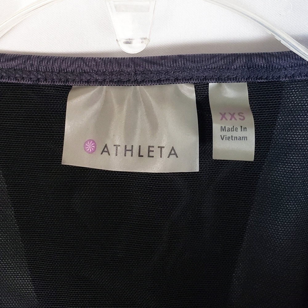 ATHLETA Persistence tank top with built in shelf bra - Picture 3 of 4